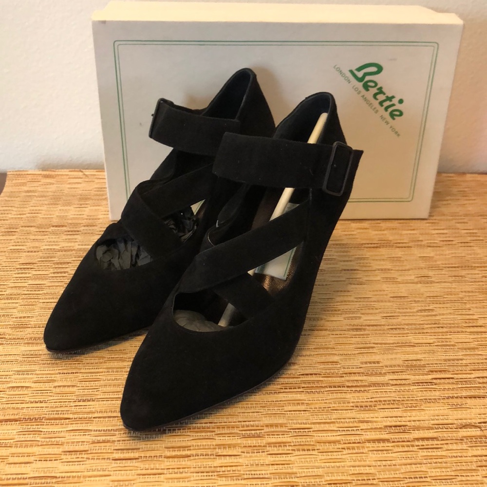 Vintage 1985 Bertie size EU 37 black suede leather Womens shoes (US 6.5)